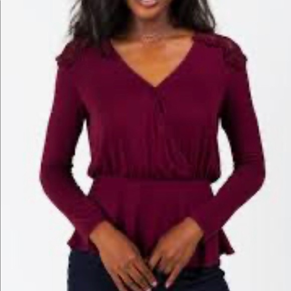 Francesca's Collections Tops - NWOT Francesca’s Sanaa Eyelet Trim Wine Red Size Large